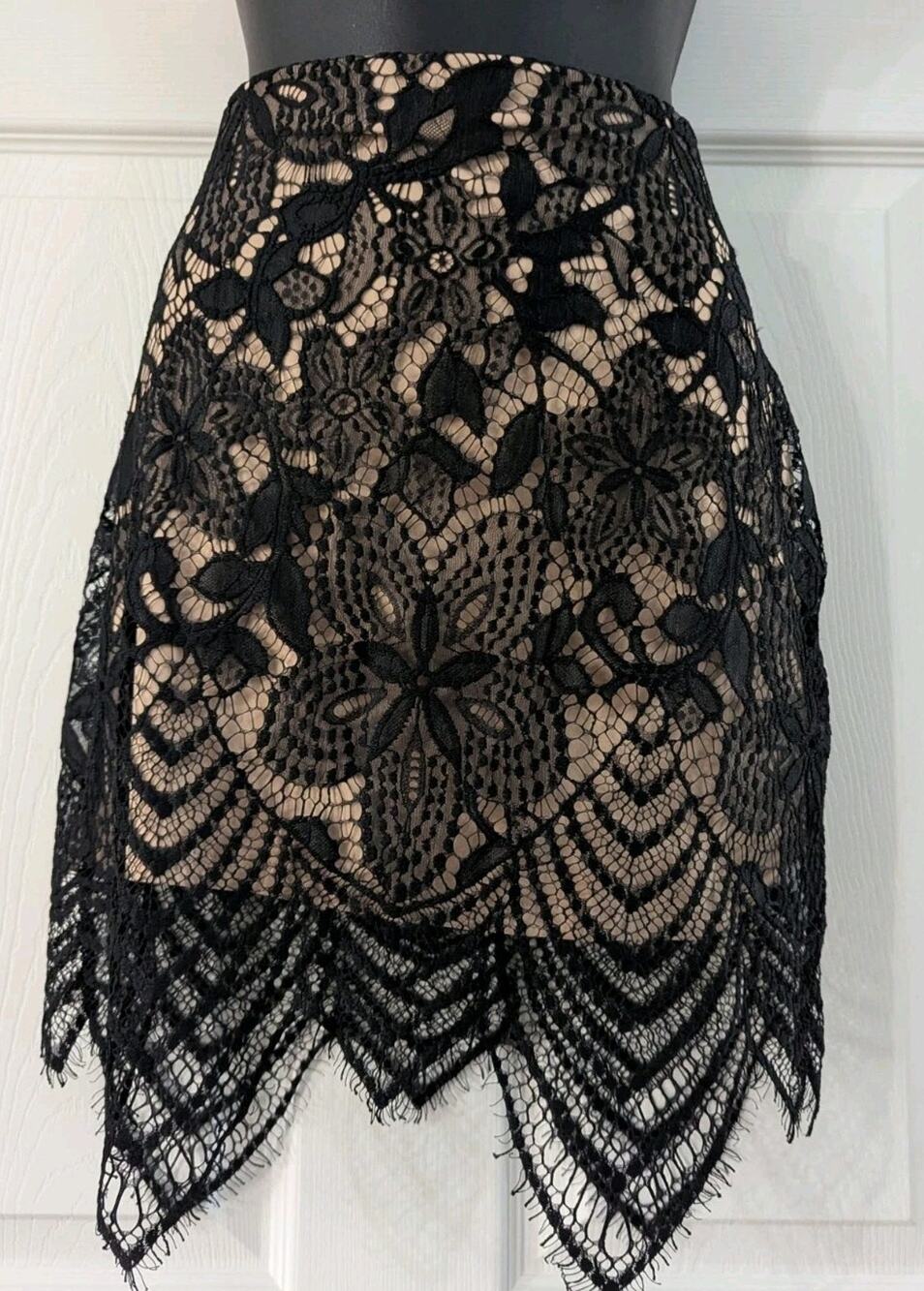 Express Black & Tan Lace Mini Skirt Sz 2